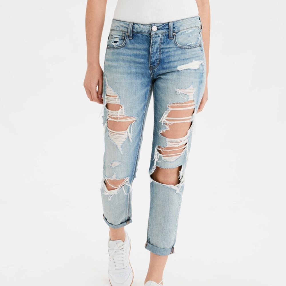 American Eagle Light Wash Tomgirl Jean Destroyed